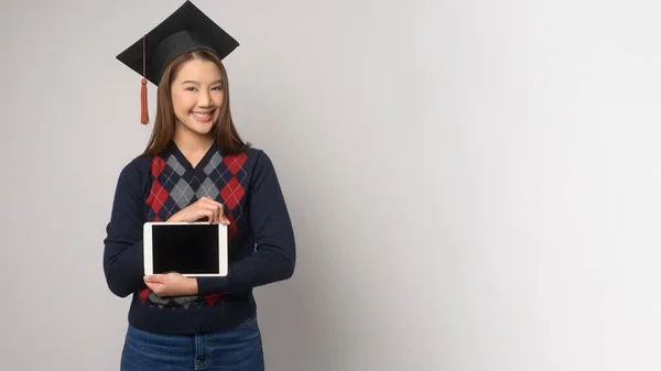 Young Smiling Woman Holding Graduation Hat Education University Concept — Fotografia de Stock