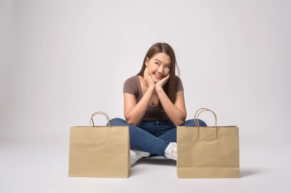 Young Asian Woman Holding Shopping Bag White Background Studio Shopping — Stock Photo, Image