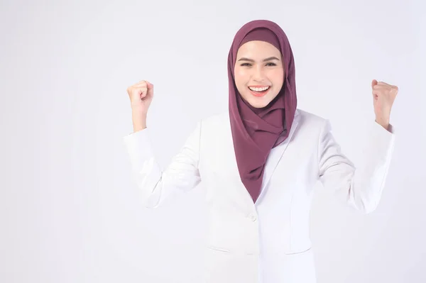 Beautiful Muslim Business Woman Wearing White Suit Hijab Studio — Stock Photo, Image