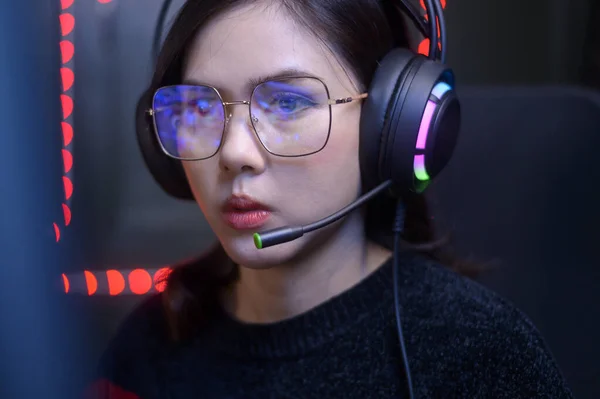 Close Professional Streamer Gamer Wearing Glasses Playing Online Video Games — Stock Photo, Image