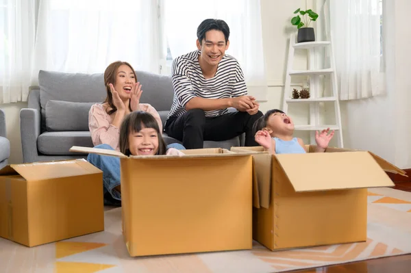 Asian Family Husband Wife Children Cardboard Boxes Having Fun Moving — Stock Photo, Image