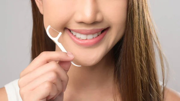 Young Smiling Woman Holding Dental Floss White Background Studio Dental — Stok fotoğraf