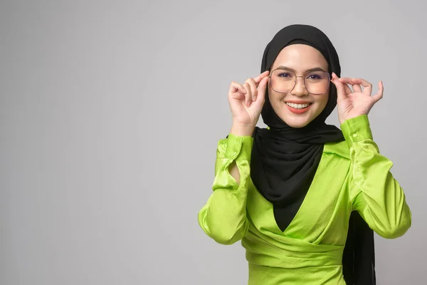 Beautiful Musllim Woman Hijab Wearing Glasses White Background Studio Eyecare — Stockfoto