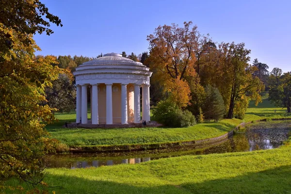 Sonbahar parkının güzel fotoğrafları..