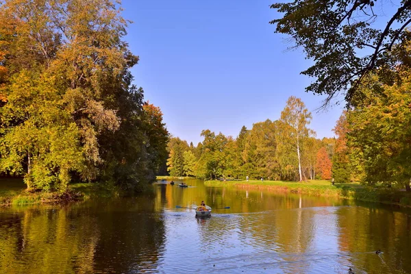 Sonbahar parkının güzel fotoğrafları..