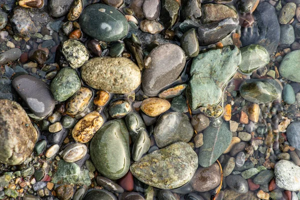 Vue de dessus pierres de mer dans l'eau, beau fond — Photo