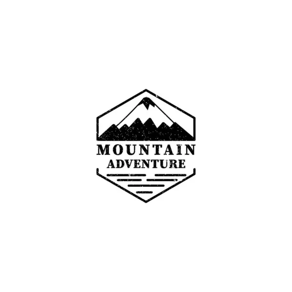 Mountain Adventure Logo Form Eines Sechseckigen Patches Für Outdoor Und — Stockvektor