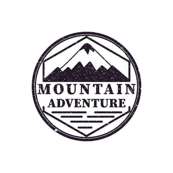 Retro Vintage Mountain Sea Adventure Hipster Emblem Logo Design — Stockvektor