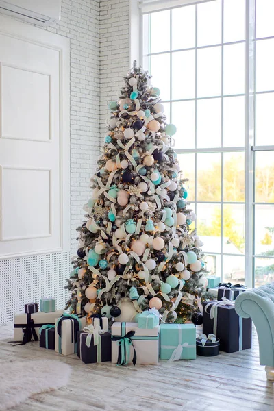 Hermoso Interior Navidad Con Árbol Navidad Una Habitación Acogedora Luminosa — Foto de Stock