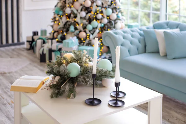 Hermoso Interior Navidad Con Árbol Navidad Una Habitación Acogedora Luminosa — Foto de Stock