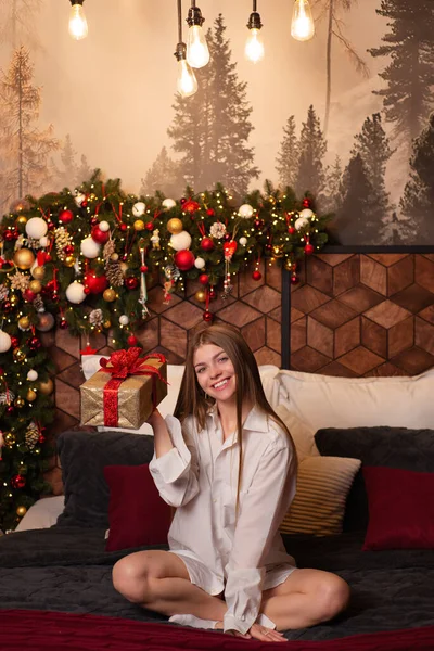 Happy Young Woman Red Shirt Celebrates Christmas Cozy Home Atmosphere — Stock Photo, Image