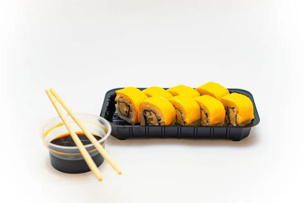 Японские Суши Соусом Палочками Еды — стоковое фото