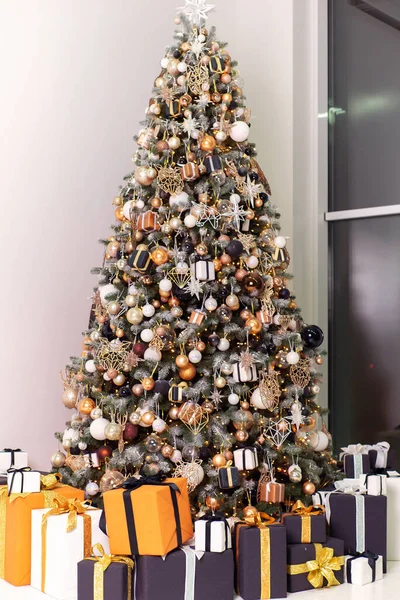Внутреннее Рождество Волшебное Светящееся Дерево Камин Подарки — стоковое фото