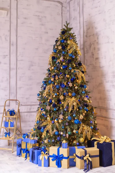 Navidad Interior Árbol Mágico Brillante Chimenea Regalos — Foto de Stock