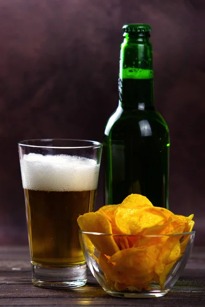 Cerveja Batatas Fritas Copo Cerveja Leve Com Uma Grande Cabeça — Fotografia de Stock