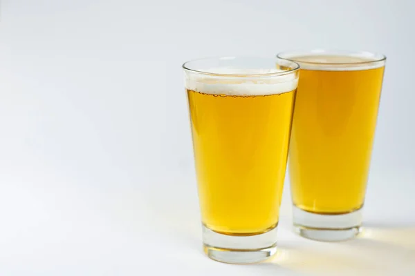 Dois Copos Cerveja Fresca Conceito Dia Patrick — Fotografia de Stock