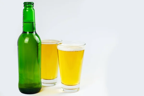 Dois Copos Cerveja Fresca Conceito Dia Patrick — Fotografia de Stock