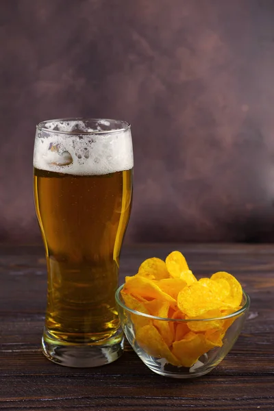 Beer Potato Chips Glass Light Beer Large Head Foam Chips — Stock Photo, Image