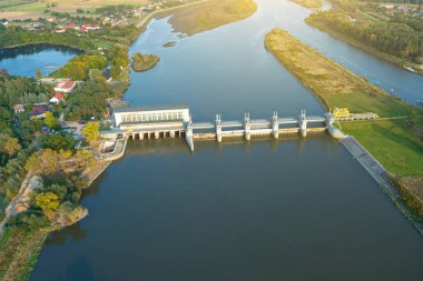 Odra nehrindeki baraj. Wroclaw Polonya