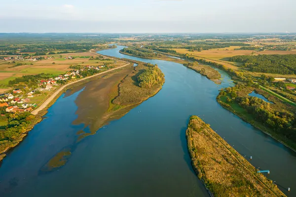 Vista Aérea Del Río Campos Árboles Hermoso Paisaje Rural Polonia —  Fotos de Stock