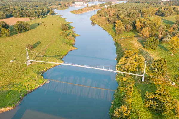 Vista Superior Largo Puente Peatonal Sobre Río Odra Azul Polonia —  Fotos de Stock