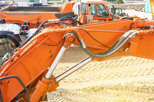 Buldozerler, traktörler, kazıcılar için hidrolik piston sistemi