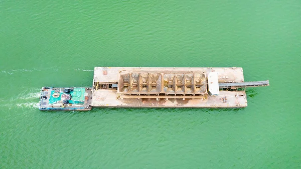 Vista Superior Rebocador Empurrando Uma Barcaça Pesada Rio — Fotografia de Stock