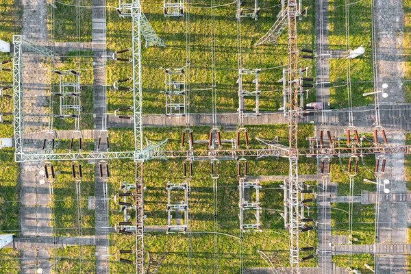 Stad Hoogspanning Onderstation Veel Elektrische Kabels Transformatoren Met Een Uitzicht — Stockfoto