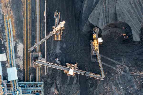 Území Uhelného Terminálu Uhelnými Skládkami Regenerátorem Nakládání Vykládání Uhlí Bagry — Stock fotografie
