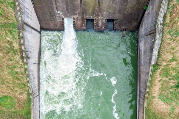 Dam Discharging Water Due Large Amount Water Strong Flow High — Stock Photo, Image