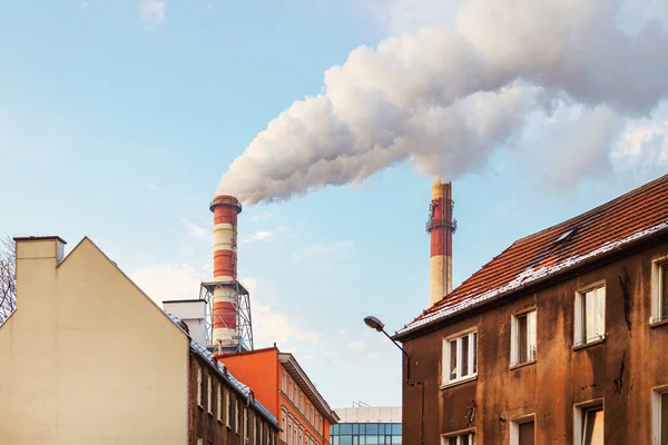 Luftverschmutzung Durch Rauch Aus Einem Großen Fabrikschornstein Eine Nahaufnahme Von — Stockfoto