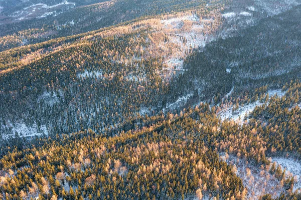 Winterlandschap Bergen Foto Vanaf Een Hoogte Het Winterbos Bergen Bedekt — Stockfoto