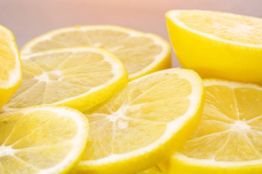 Arka plan için limon dilimleri, meyveler.