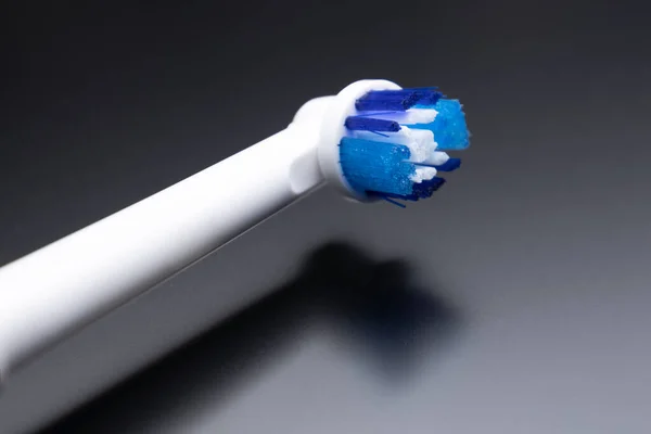 Escova Dentes Elétrica Fundo Escuro Dicas Substituíveis Escova Dentes — Fotografia de Stock