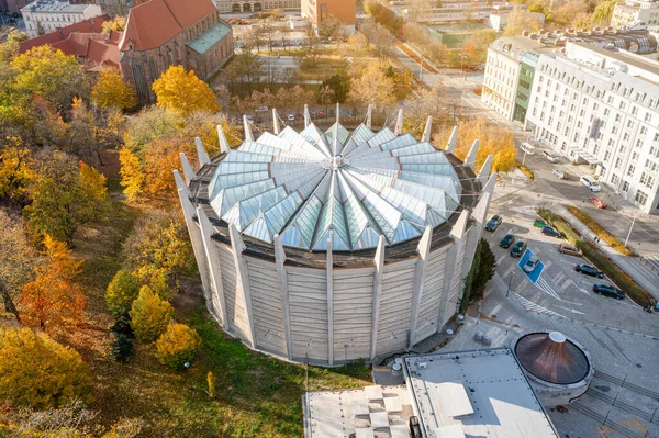 Polonya 'nın Wroclaw kentindeki antik müzenin yüksekliğinden bir görüntü. Ulusal Müze Binası Raclawice Panorama