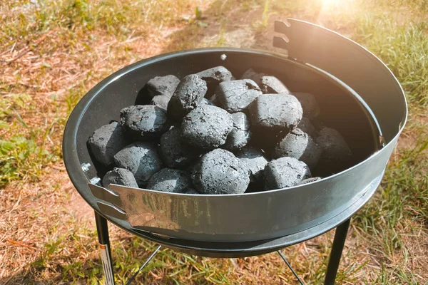 a lot of coal in the grill, outdoor recreation