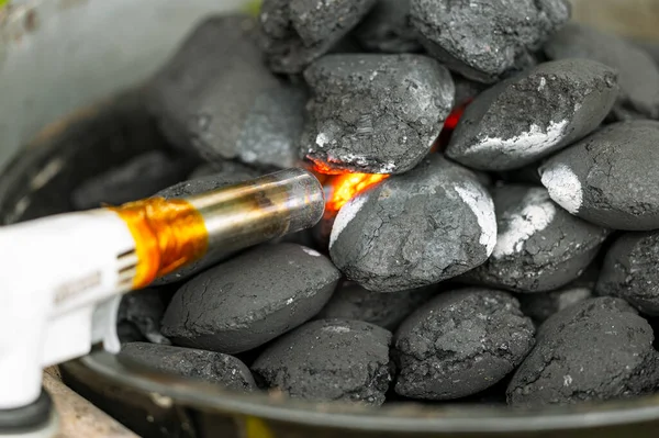 Encendido Carbones Por Quemador Gas Brasero Briquetas Madera Para Una — Foto de Stock