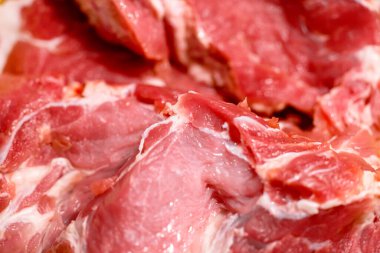 Bir parça taze çiğ et, yakın plan kırmızı et.