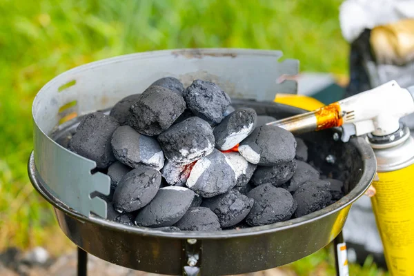 Encendido Carbones Por Quemador Gas Brasero Briquetas Madera Para Una — Foto de Stock