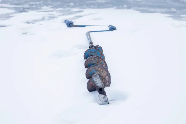 Ledová Sekera Leží Ledu Zimní Rybolov — Stock fotografie