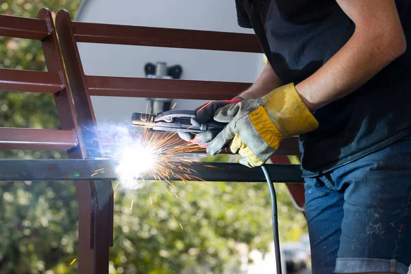 Kaynak, kaynak, kaynak, metal yapılar.