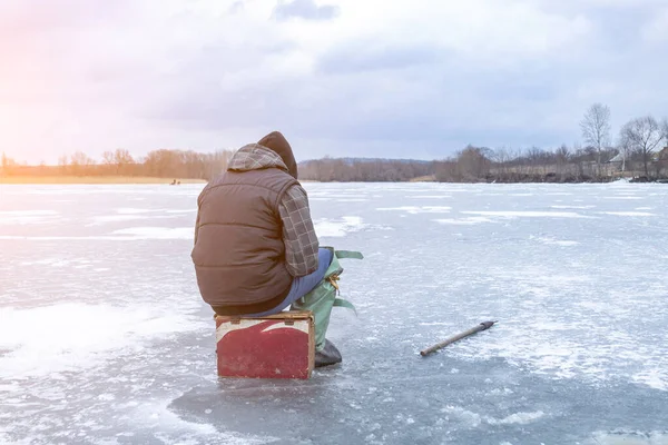 Ice Fishing Ice Fisherman Sits Fishing Chest Catches Fish Frozen — ストック写真