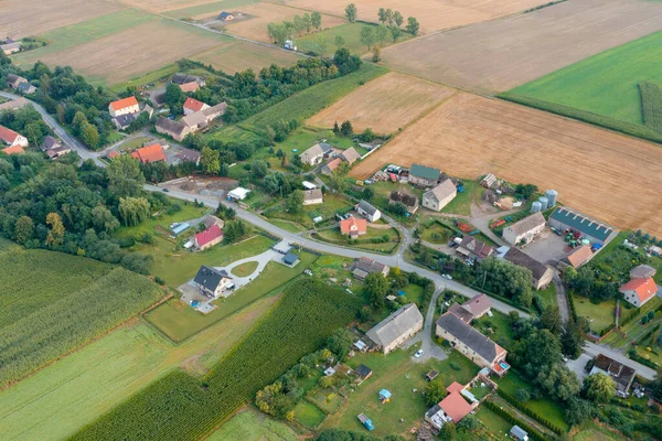 Vista Aérea Pueblo Polaco Entre Los Campos — Foto de Stock