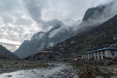 Tibet eteklerindeki köy, Nepal 12 Mayıs 2018