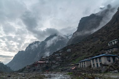 Tibet eteklerindeki köy, Nepal 12 Mayıs 2018
