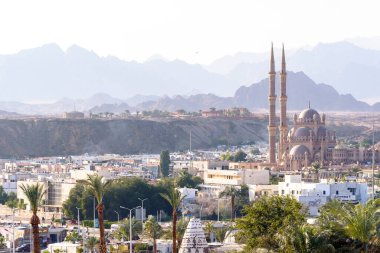 Mısır 'ın Sharm el Sheikh şehrinin manzarası. 20 Şubat 2022, başyazı.