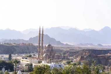 Mısır 'ın Sharm el Sheikh şehrinin manzarası. 20 Şubat 2022, başyazı.