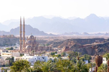 Mısır 'ın Sharm el Sheikh şehrinin manzarası. 20 Şubat 2022, başyazı.