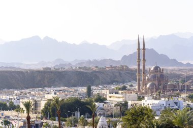 Mısır 'ın Sharm el Sheikh şehrinin manzarası. 20 Şubat 2022, başyazı.