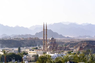 Mısır 'ın Sharm el Sheikh şehrinin manzarası. 20 Şubat 2022, başyazı.